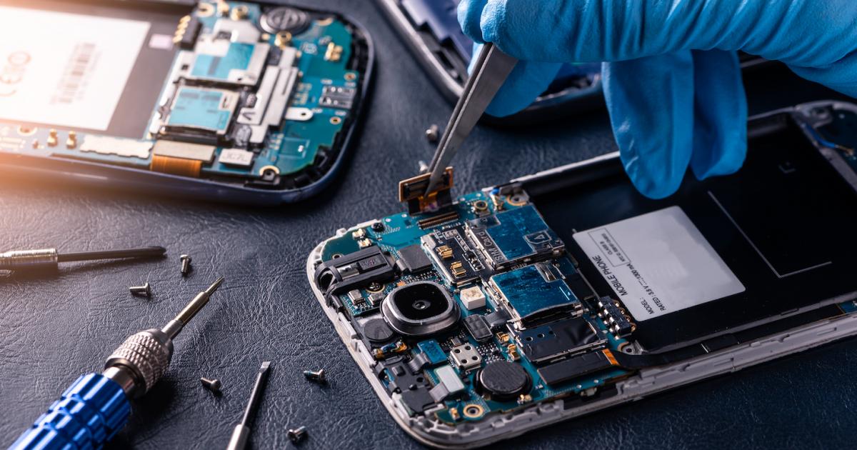 smartphonerepair_sstock.jpeg